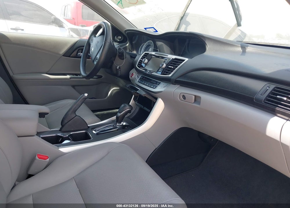 2015 HONDA ACCORD VIN: 1HGCR3F8XFA037773