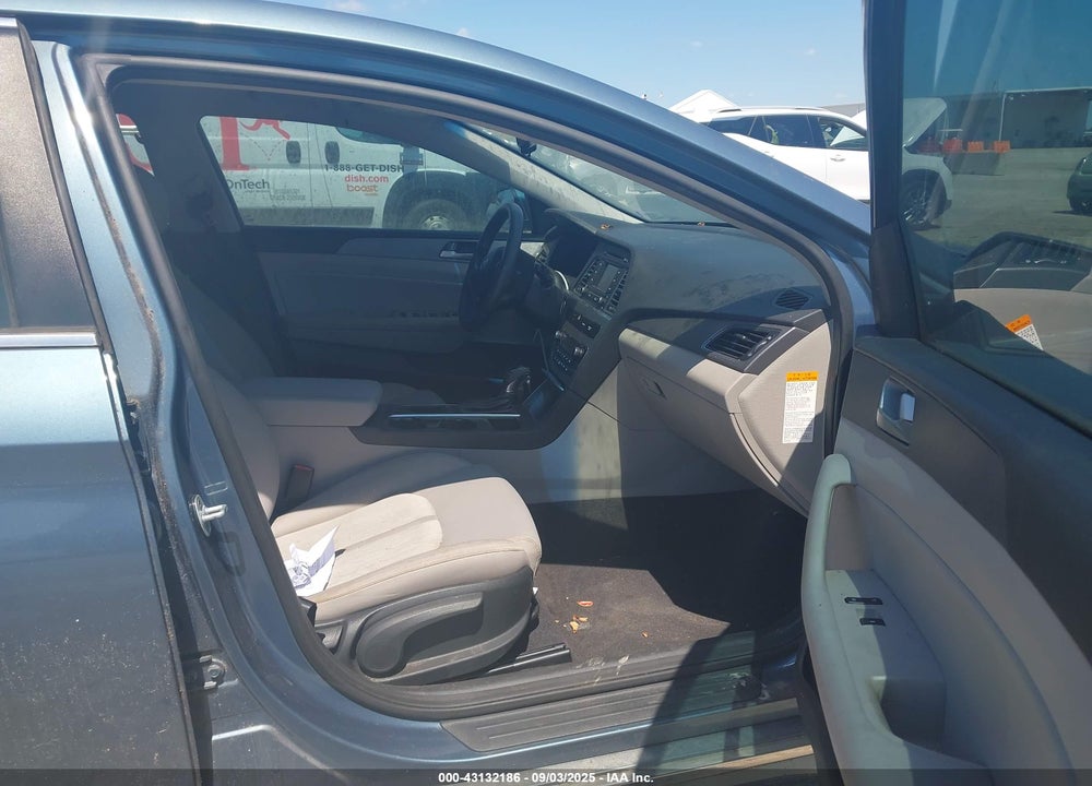 2016 HYUNDAI SONATA HYBRID VIN: KMHE24L17GA037932