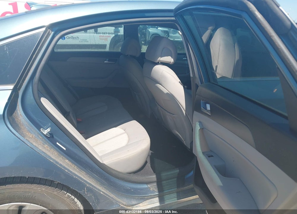 2016 HYUNDAI SONATA HYBRID VIN: KMHE24L17GA037932