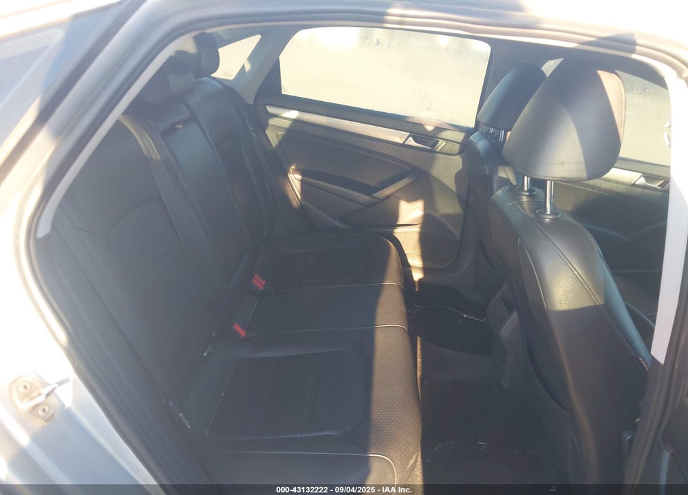 2015 VOLKSWAGEN PASSAT VIN: 1VWAT7A31FC114512