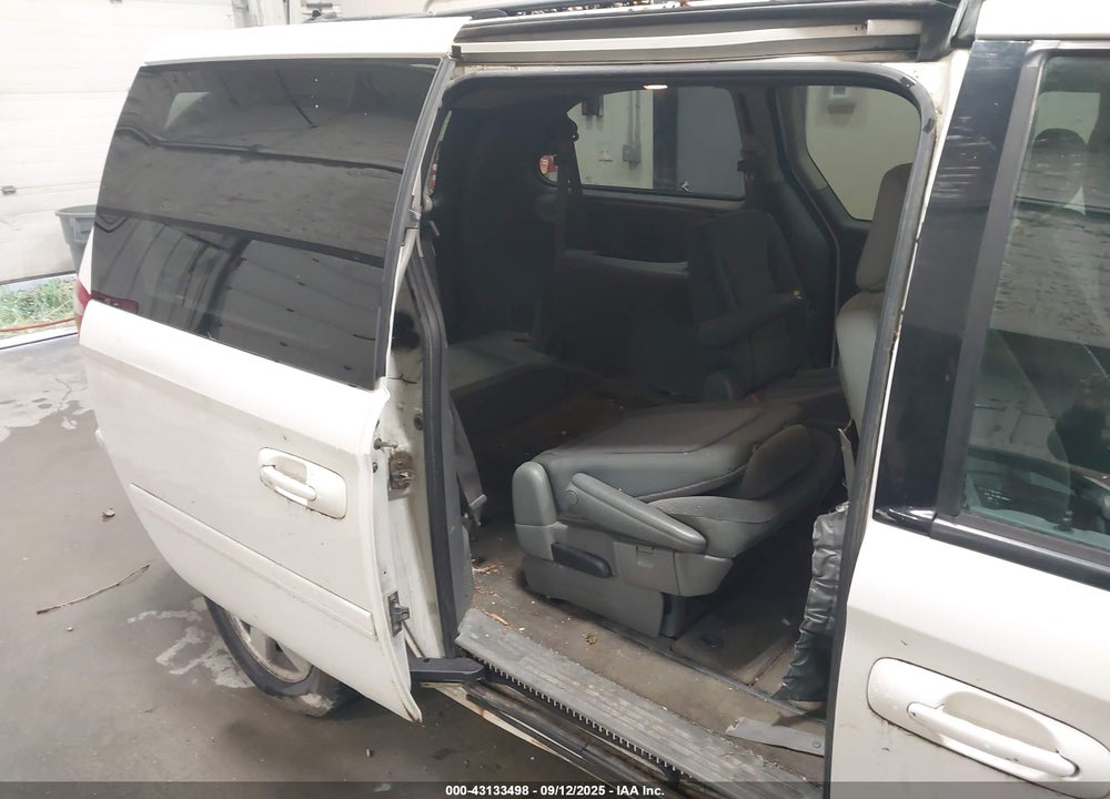 2006 DODGE GRAND CARAVAN SXT VIN: 2D4GP44L66R602361