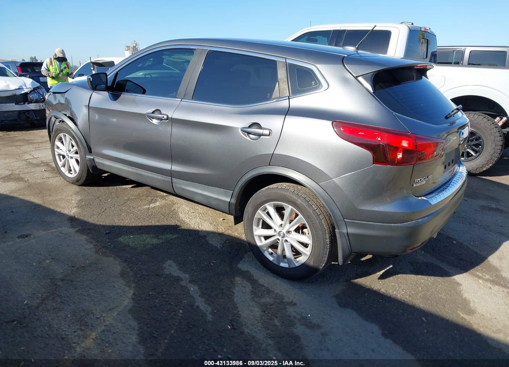 2017 NISSAN ROGUE SPORT VIN: JN1BJ1CP7HW014266