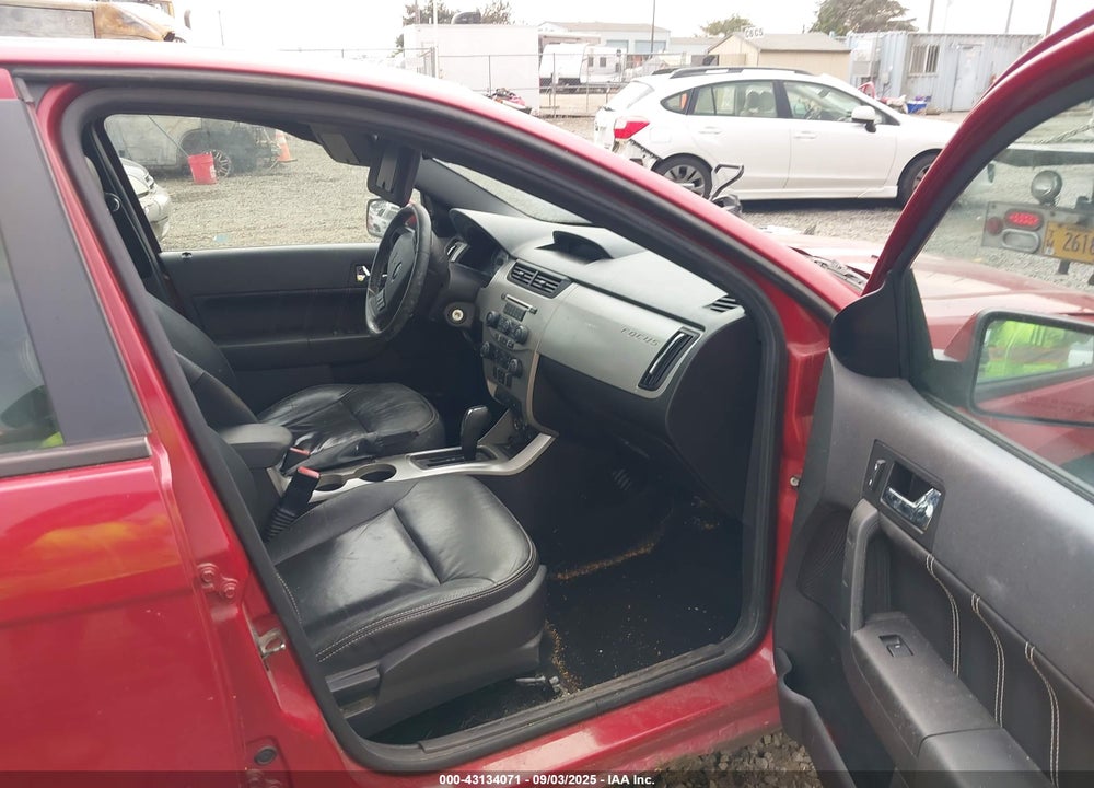 2010 FORD FOCUS SES VIN: 1FAHP3GN0AW204111