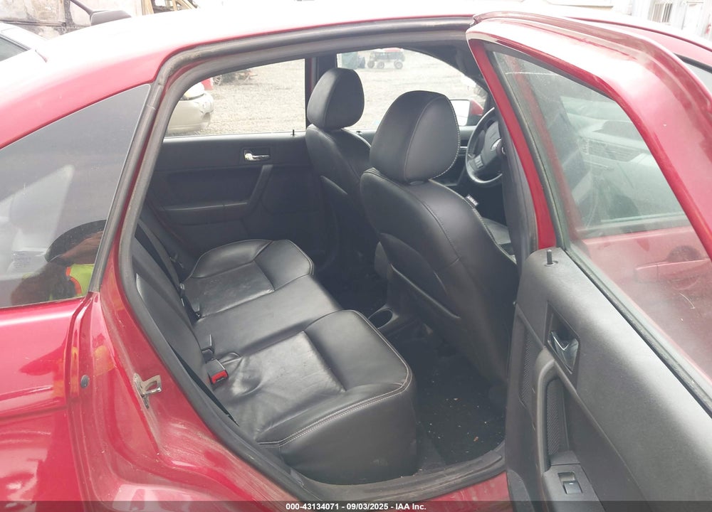 2010 FORD FOCUS SES VIN: 1FAHP3GN0AW204111
