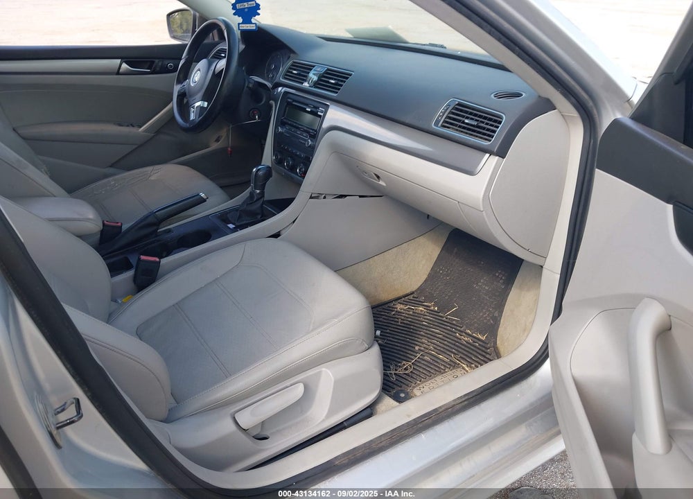 2014 VOLKSWAGEN PASSAT VIN: 1VWAS7A34EC042884