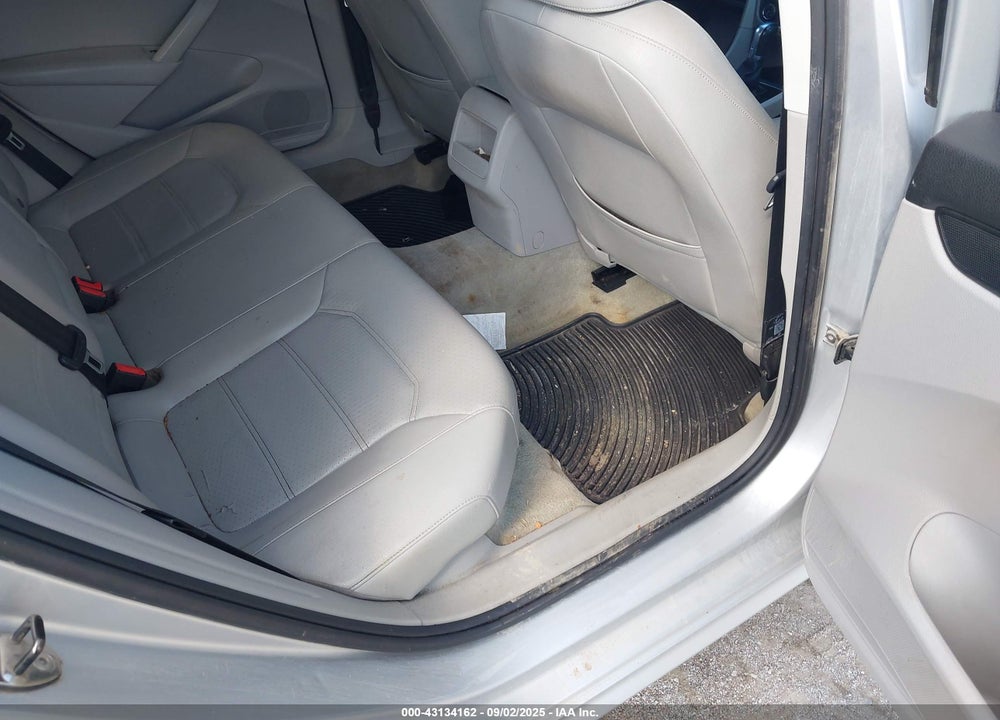 2014 VOLKSWAGEN PASSAT VIN: 1VWAS7A34EC042884