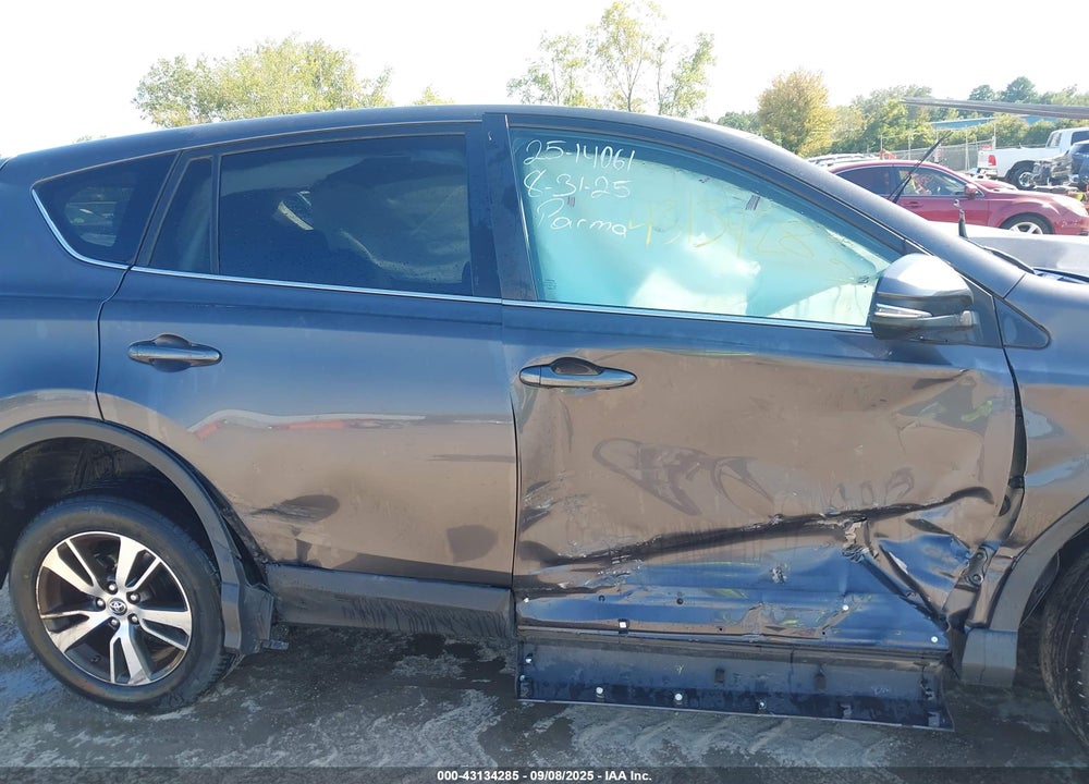 2018 TOYOTA RAV4 VIN: 2T3RFREV8JW704605