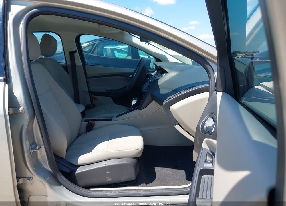 2015 FORD FOCUS SE VIN: 1FADP3F21FL356526