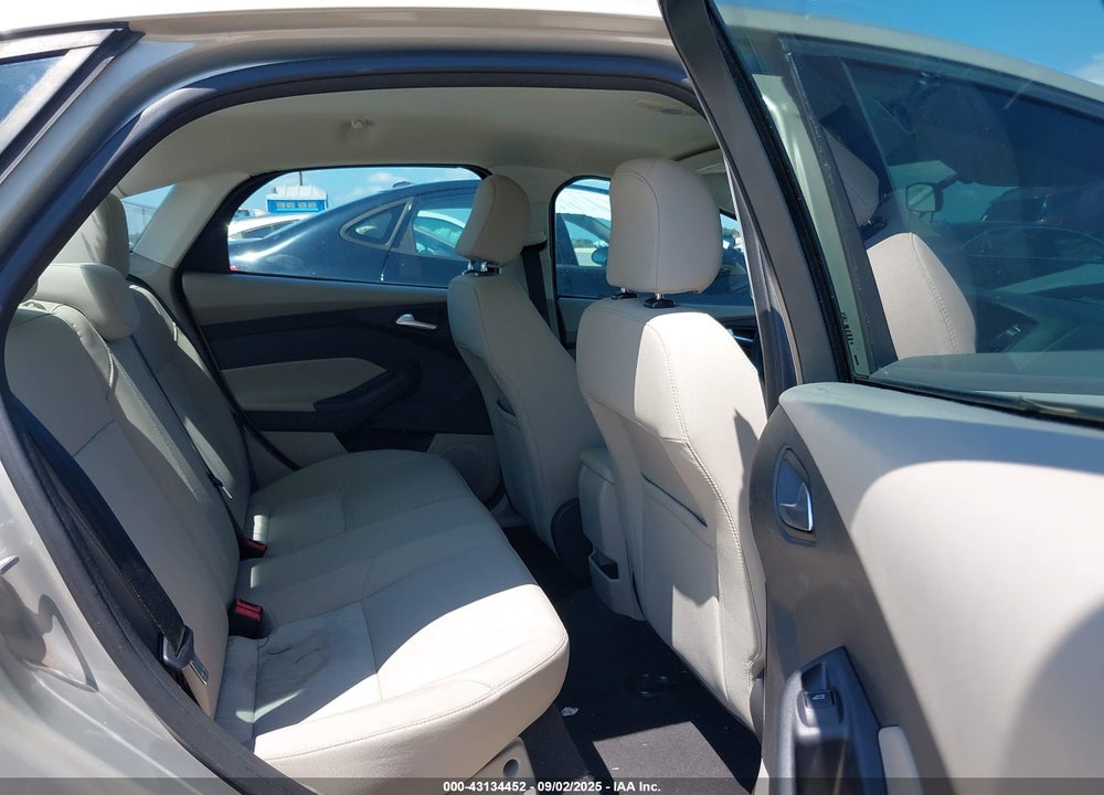 2015 FORD FOCUS SE VIN: 1FADP3F21FL356526
