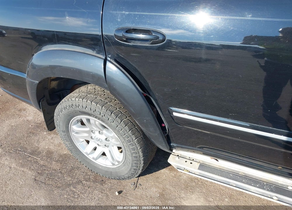 2005 TOYOTA SEQUOIA SR5 V8 VIN: 5TDBT44A75S239060