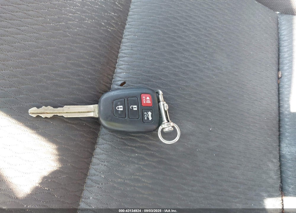 2019 TOYOTA COROLLA LE VIN: 5YFBURHEXKP886306