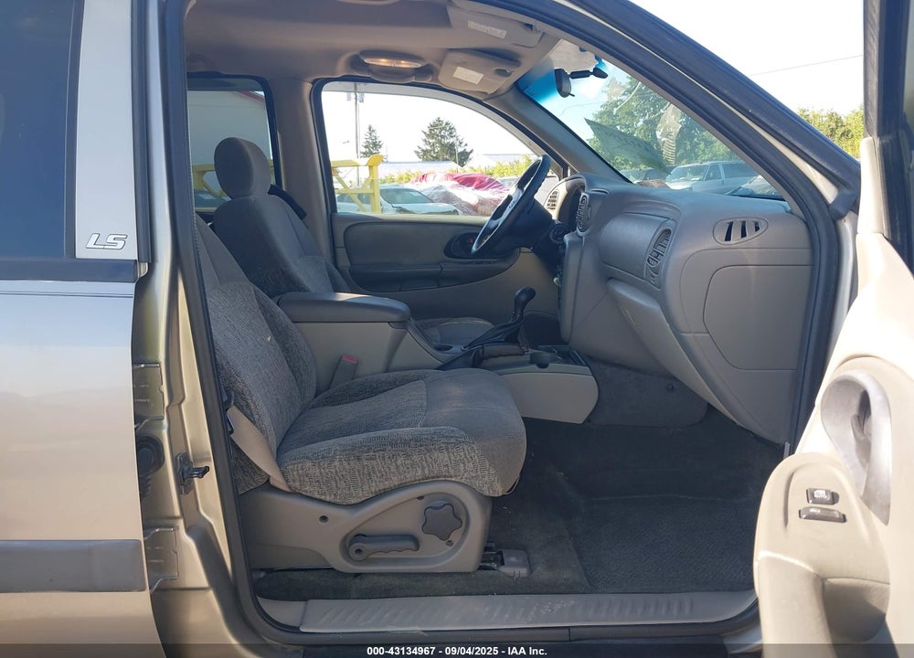 2003 CHEVROLET TRAILBLAZER LS VIN: 1GNDT13S832142706