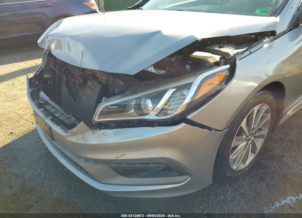 2015 HYUNDAI SONATA VIN: 5NPE34AF0FH166098