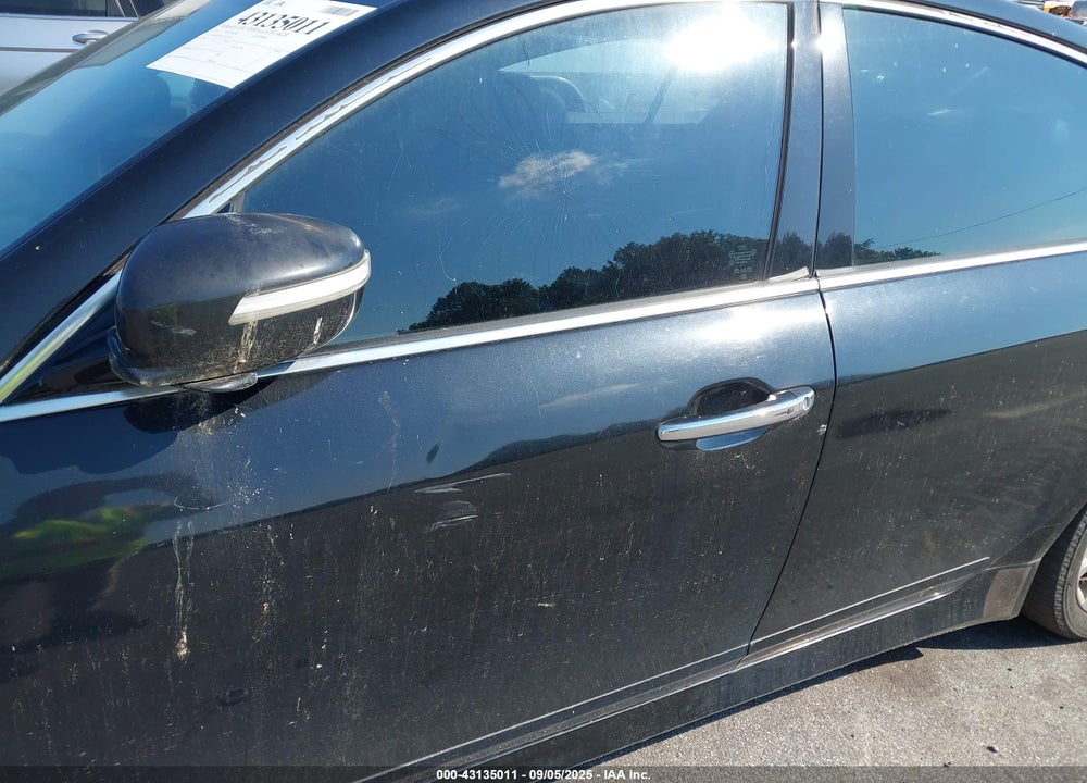 2013 HYUNDAI GENESIS VIN: KMHGC4DD1DU238153