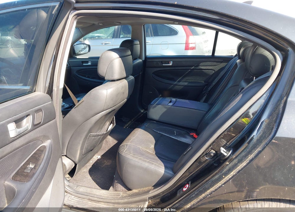 2013 HYUNDAI GENESIS VIN: KMHGC4DD1DU238153