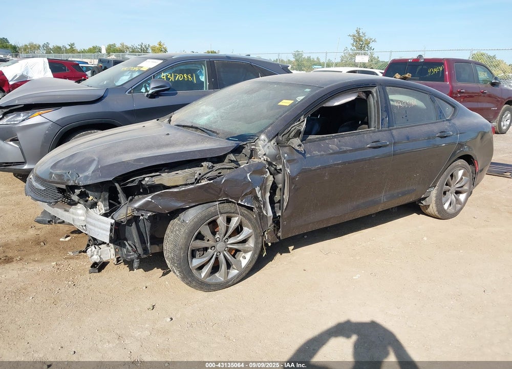 2015 CHRYSLER 200 S VIN: 1C3CCCDG4FN560522