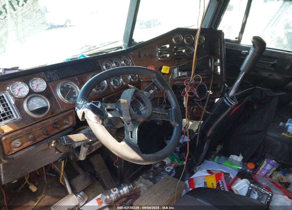 1997 FREIGHTLINER CONVENTIONAL FLD120 VIN: 1FUPCSZB3VP862304