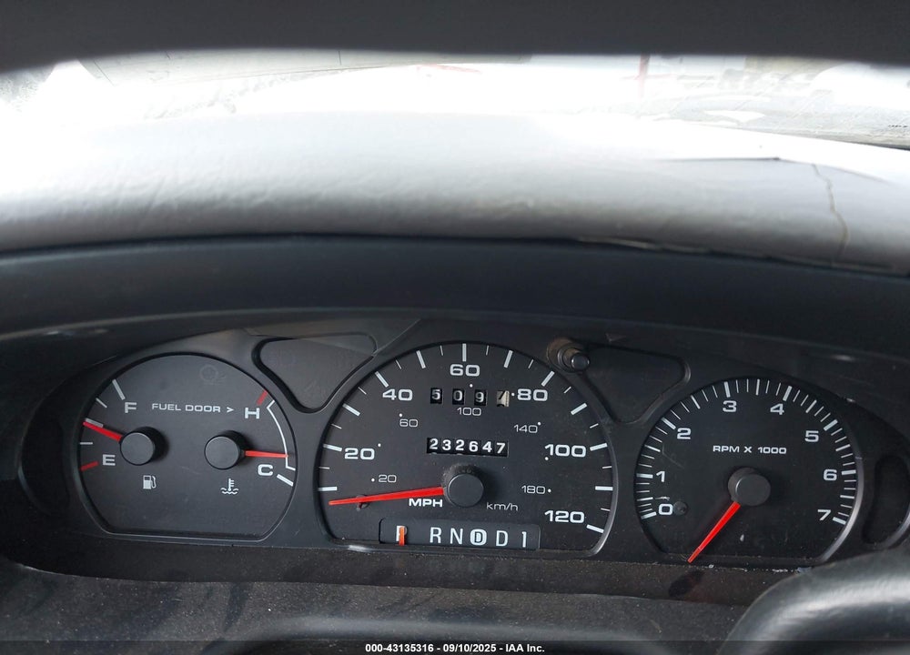 2002 FORD TAURUS SES VIN: 1FAFP55232A268413