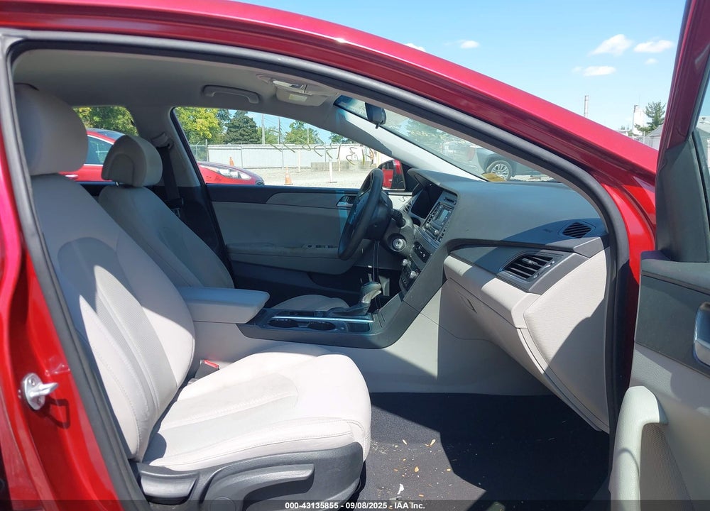 2015 HYUNDAI SONATA VIN: 5NPE24AF1FH027018