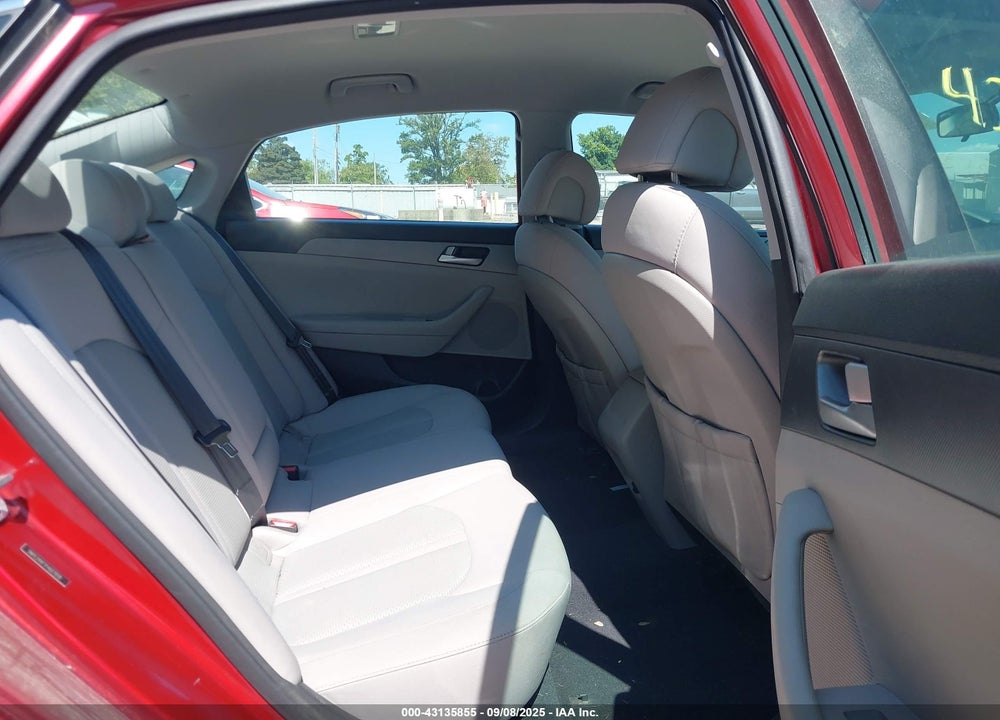 2015 HYUNDAI SONATA VIN: 5NPE24AF1FH027018
