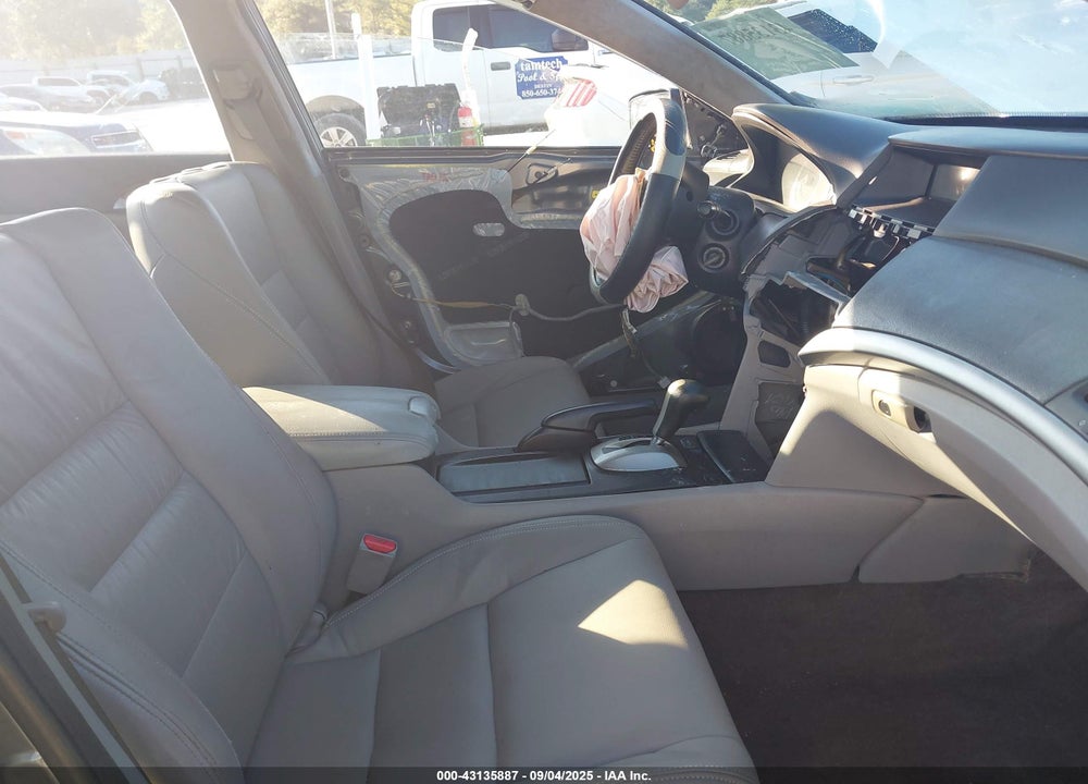 2010 HONDA ACCORD 2.4 EX-L VIN: 1HGCP2F81AA121196