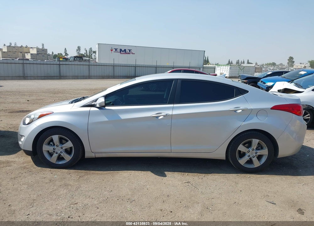 2013 HYUNDAI ELANTRA VIN: KMHDH4AE8DU670949