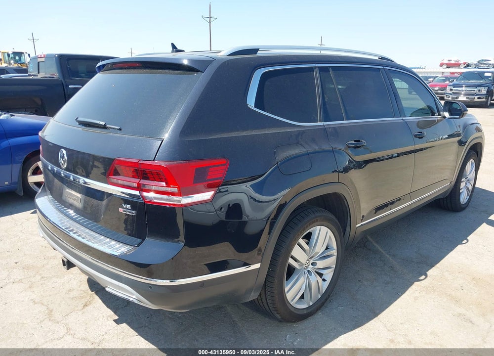 2019 VOLKSWAGEN ATLAS VIN: 1V2NR2CA3KC555326