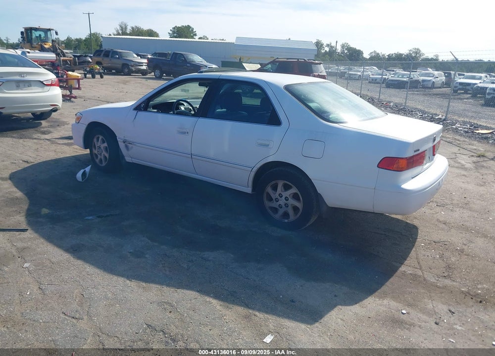 2000 TOYOTA CAMRY XLE VIN: JT2BG28K2Y0493612