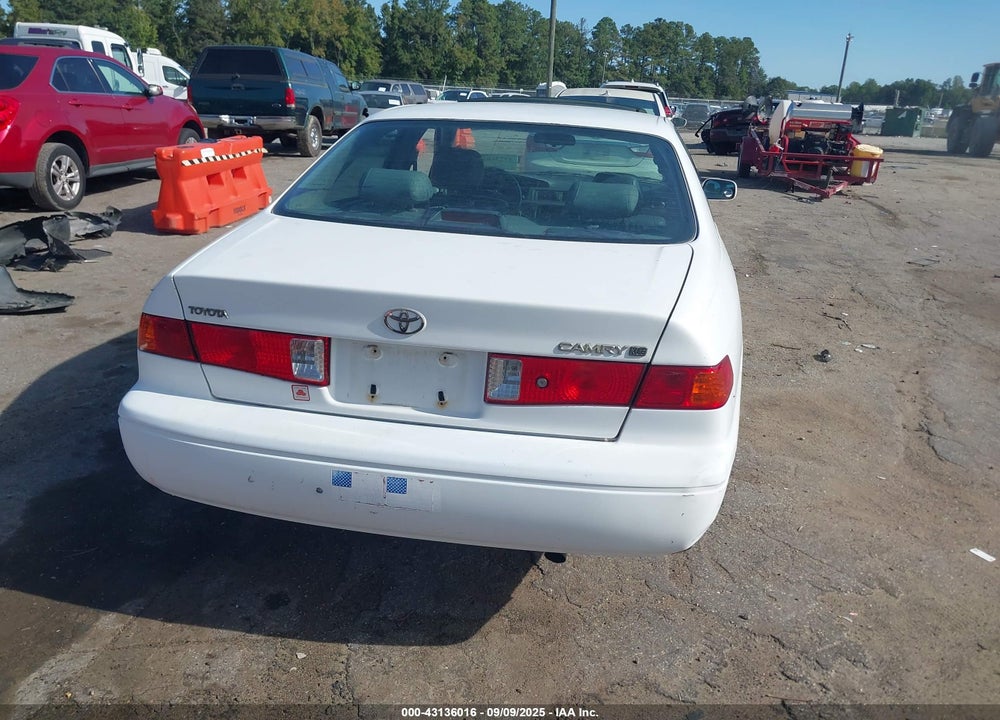2000 TOYOTA CAMRY XLE VIN: JT2BG28K2Y0493612