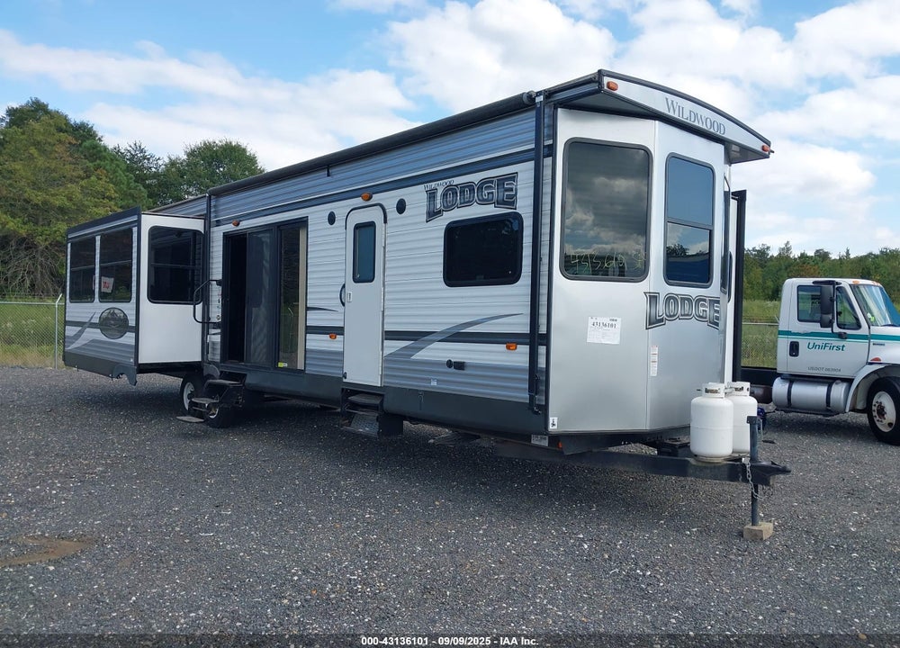 2016 FOREST RIVER WILDWOOD 393RLT VIN: 4X4TWDR20GM055312