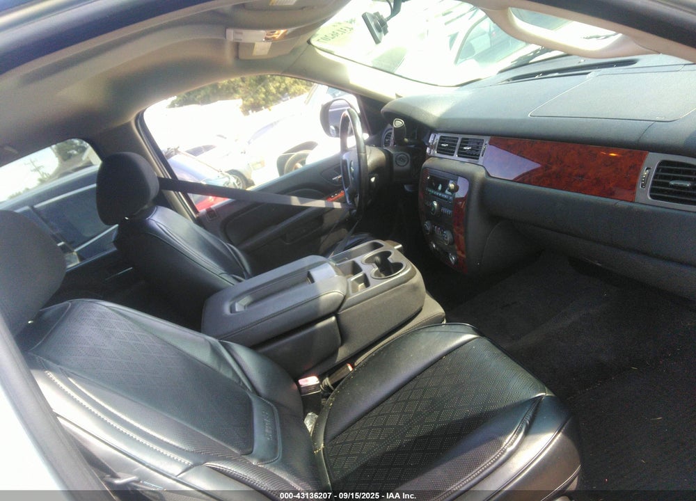 2011 CHEVROLET SUBURBAN 1500 VIN: 1GNSKHE34BR178147
