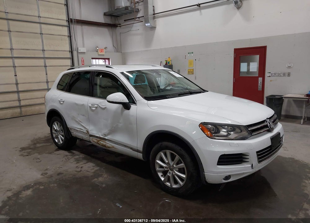 2014 VOLKSWAGEN TOUAREG 3.6L SPORT VIN: WVGEF9BP1ED012575