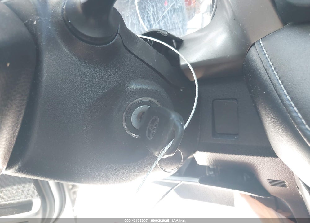 2018 TOYOTA RAV4 VIN: 2T3WFREV6JW472959