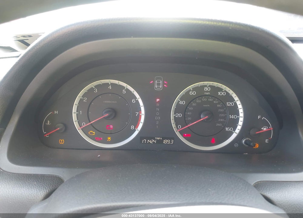 2011 HONDA ACCORD VIN: 1HGCP2F44BA068735