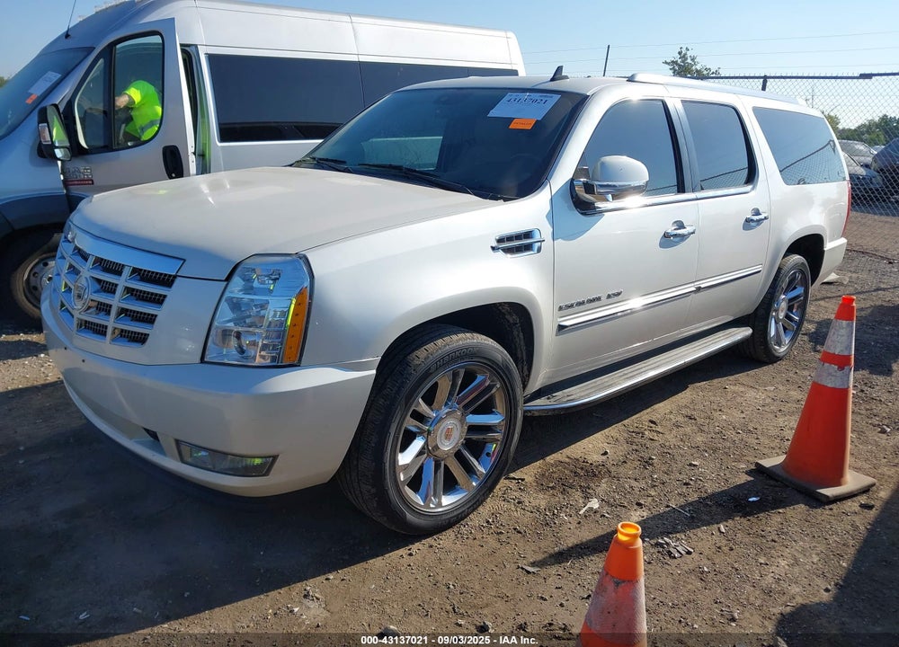 2012 CADILLAC ESCALADE ESV VIN: 1GYS4HEF8CR180637