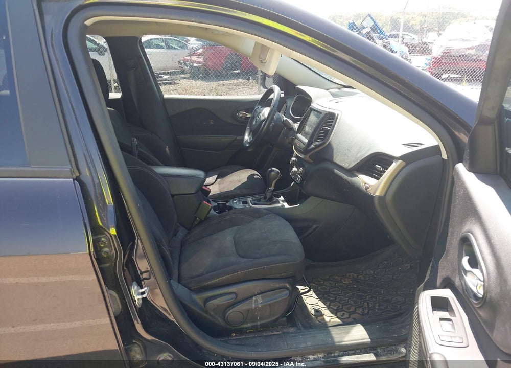 2016 JEEP CHEROKEE VIN: 1C4PJLCB2GW135286