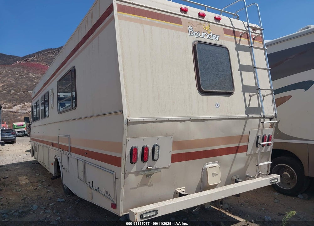 1989 CHEVROLET P30 VIN: 1GBKP37W2K3324721