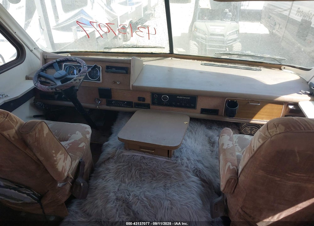 1989 CHEVROLET P30 VIN: 1GBKP37W2K3324721