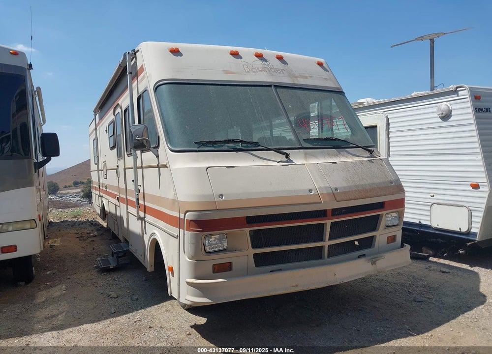 1989 CHEVROLET P30 VIN: 1GBKP37W2K3324721
