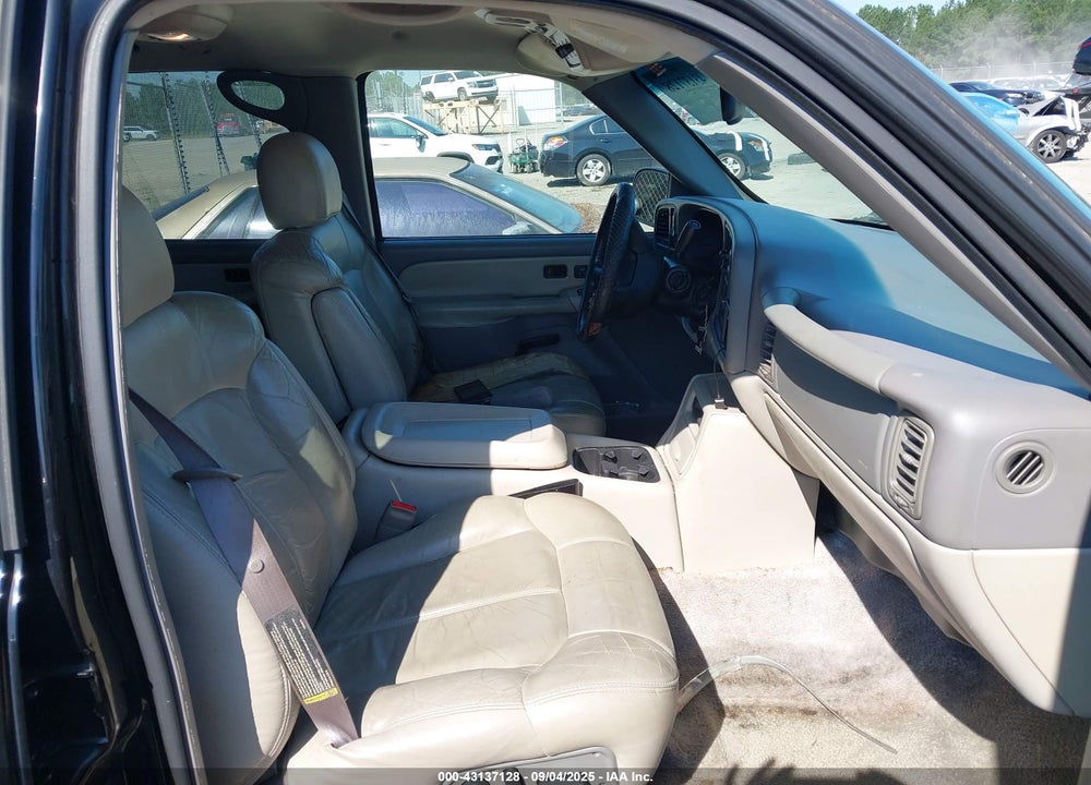 2001 CHEVROLET TAHOE LT VIN: 1GNEC13T81R111912
