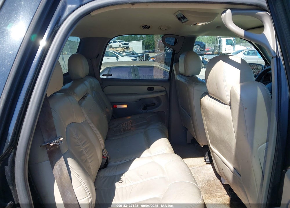 2001 CHEVROLET TAHOE LT VIN: 1GNEC13T81R111912