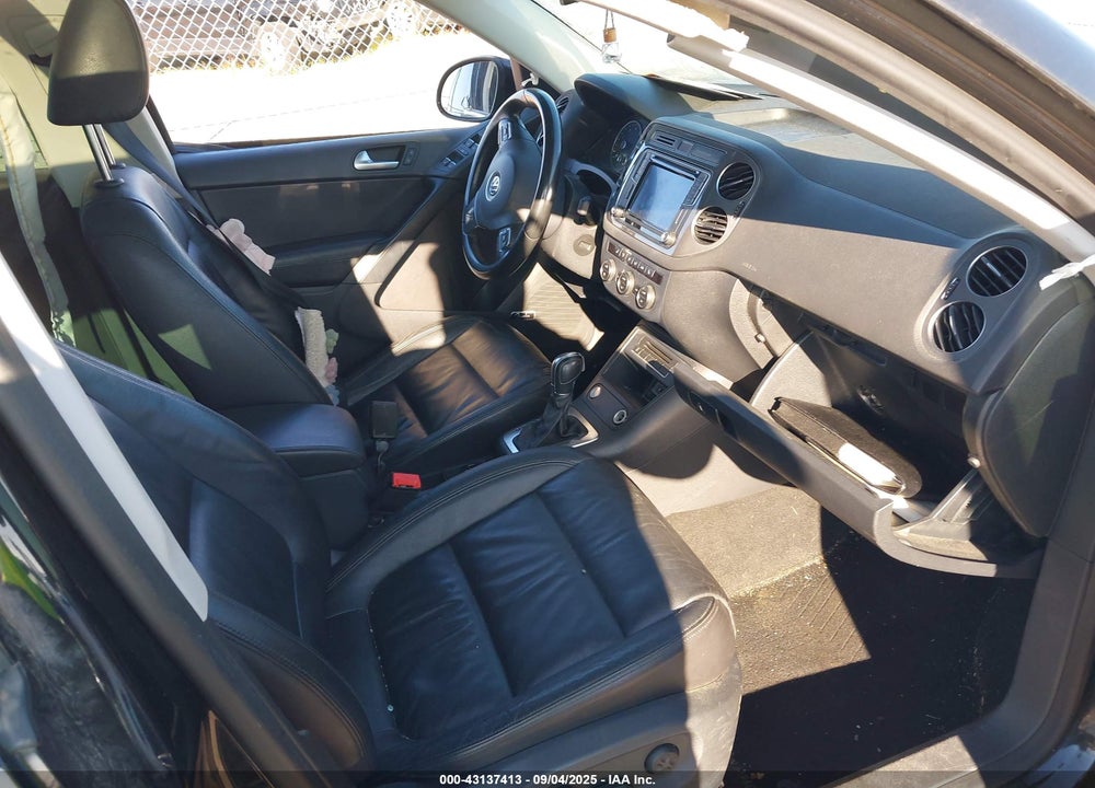 2016 VOLKSWAGEN TIGUAN SEL VIN: WVGBV7AX2GW537535