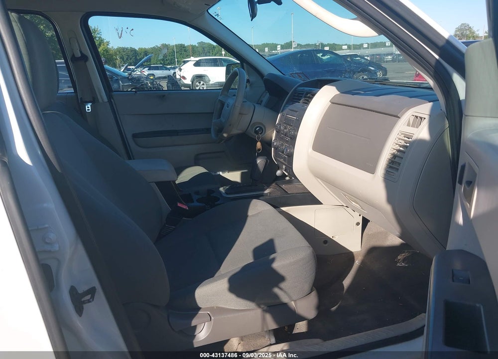 2010 FORD ESCAPE XLS VIN: 1FMCU9C71AKD02199