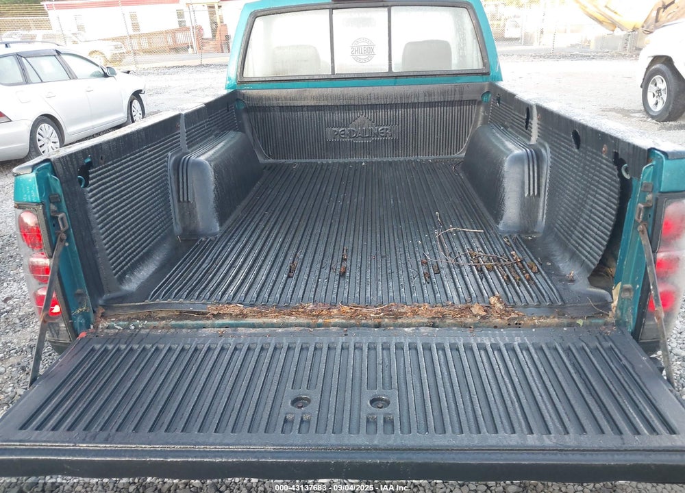 1997 NISSAN 4X2 TRUCK XE VIN: 1N6SD11S2VC369335
