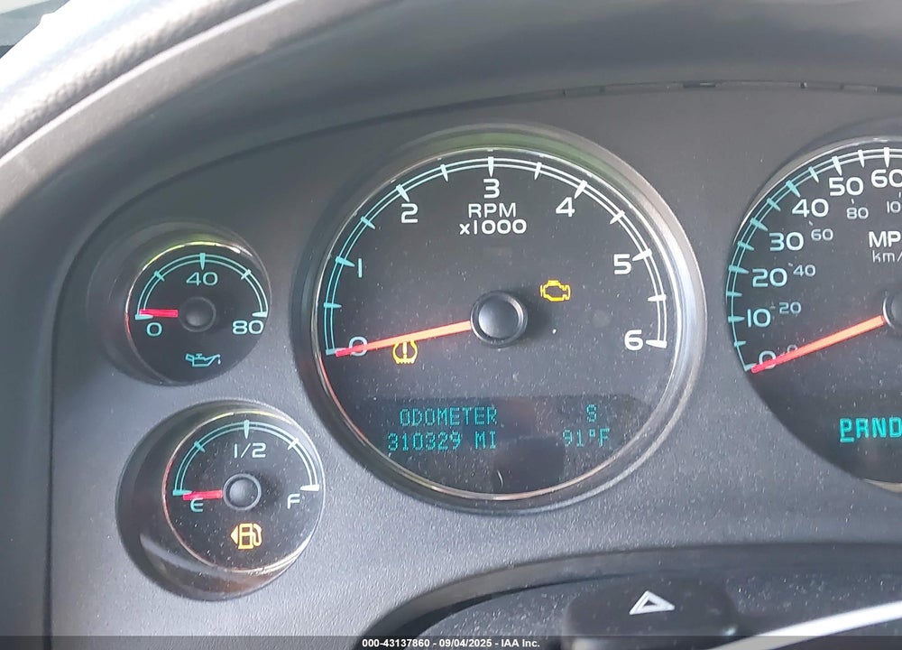 2011 CHEVROLET TAHOE VIN: 1GNSKAE00BR140458