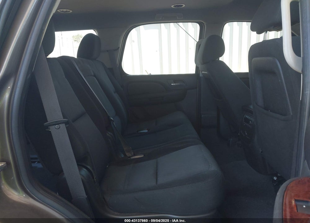 2011 CHEVROLET TAHOE VIN: 1GNSKAE00BR140458
