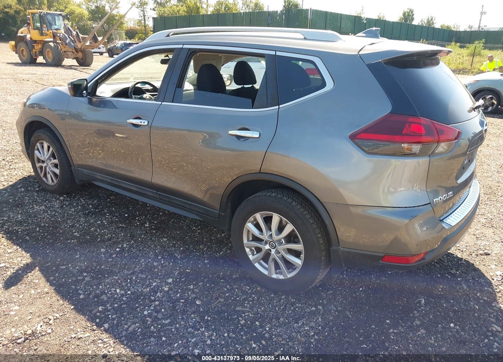 2018 NISSAN ROGUE VIN: 5N1AT2MV1JC814067