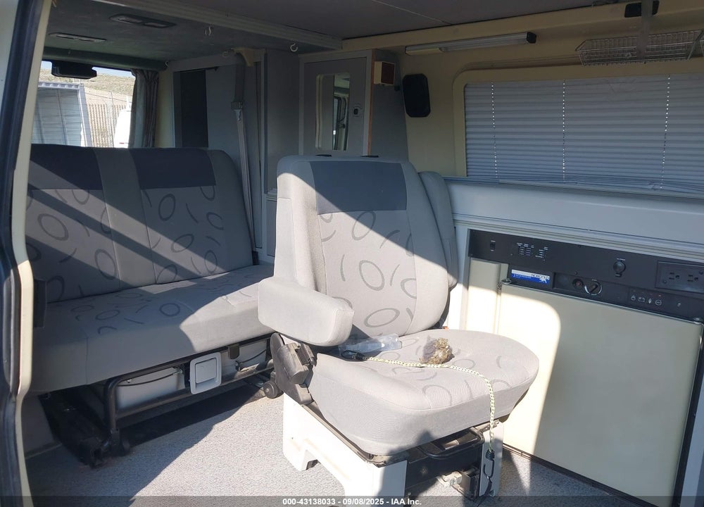 2000 VOLKSWAGEN EUROVAN MV VIN: WV2EH4701YH094402