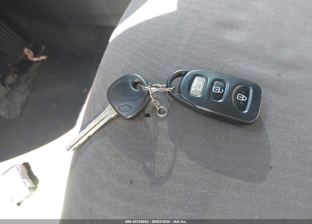 2014 HYUNDAI ELANTRA VIN: 5NPDH4AE6EH525263