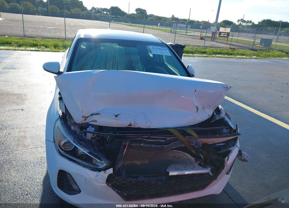 2018 HYUNDAI ELANTRA VIN: KMHH35LE0JU016526
